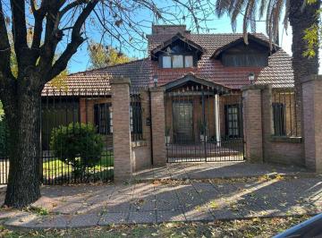Casa · 220m² · 4 Ambientes · 3 Cocheras · Casa 4 Amb Venta en Ituzaingó C/parque y Pileta