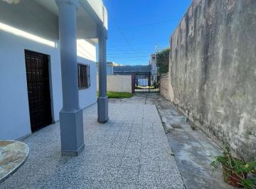 Casa · 70m² · 3 Ambientes · Casa en Venta de 3 Ambientes con Lote 8,66 X 43 - Wilde