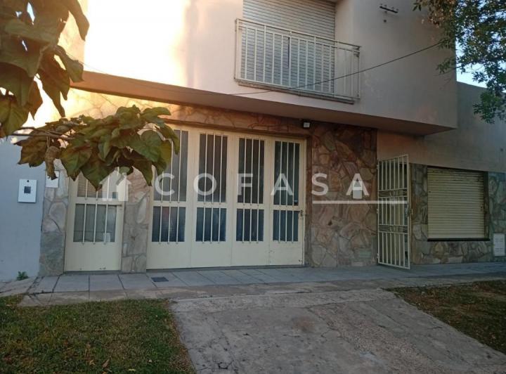 Casa · 78m² · 7 Ambientes · 1 Cochera
