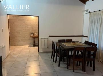 Casa · 220m² · 5 Ambientes · Casa Chalet en Alquiler en Pilar, G. B. a. Zona Norte, Argentina