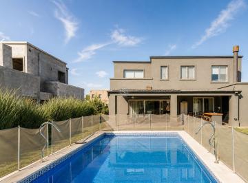 Casa · 170m² · 3 Dormitorios · 2 Cocheras · Casa en Venta en Acacias, Puertos, Escobar