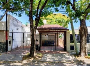 Casa · 107m² · 3 Ambientes · 1 Cochera · Venta de Casa de 2 Dormis con Patio