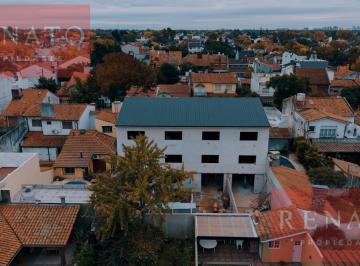 Casa · 145m² · 5 Ambientes · 1 Cochera · Triplex de Categoria