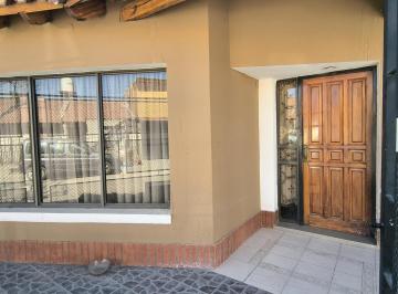 Casa · 255m² · 6 Ambientes · 2 Cocheras · Casa en San Patricio del Chañar