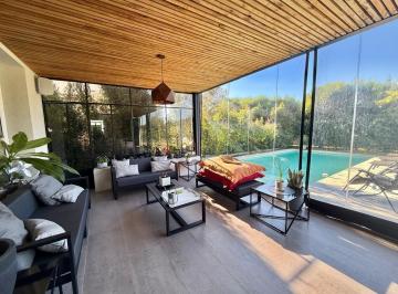 Casa · 300m² · 7 Ambientes · 1 Cochera · Casa en Venta en Carpinchos, Nordelta, Tigre