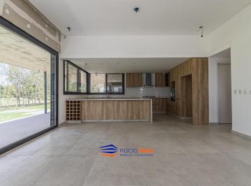 Casa · 207m² · 4 Ambientes · 2 Cocheras · Casa a La Venta en Everlinks Golf