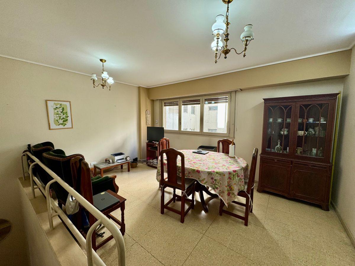Departamento de 4 ambientes con distribución tipo dúplex, ubicado en zona céntrica