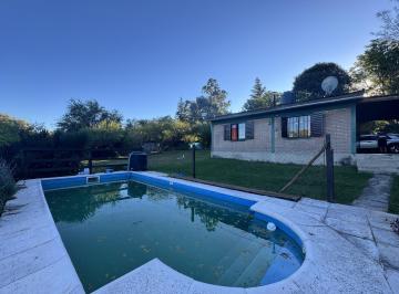Casa · 60m² · 3 Ambientes · 1 Cochera · Alquiler de Casa con Pileta en Mirador del Lago