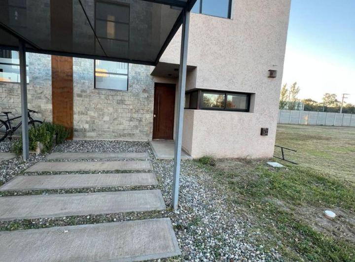 Casa · 130m² · 7 Ambientes · 1 Cochera