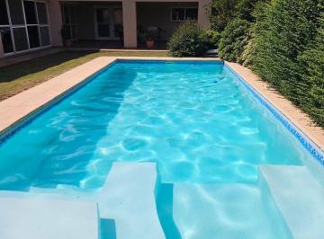Casa de 4 ambientes, Jesús María · Vendo Casa 3 Dor, 3 Baños, Patio, Pileta, Cochera 4 Autos en Jesús María 370 m²