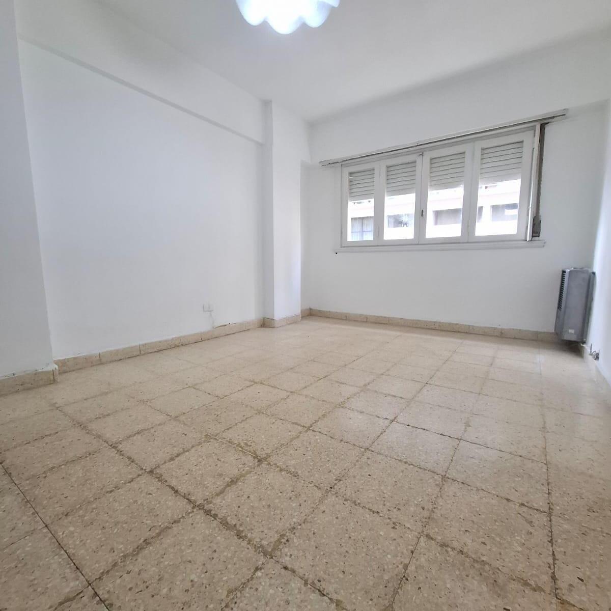 Depto 2 amb, 46m² al frente — Centro