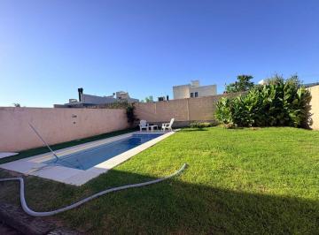 Casa de 6 ambientes, Córdoba · Casa Tres Dorm. Frente a Plaza Comarca de Allende