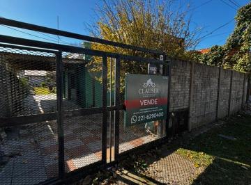 Casa de 7 ambientes, La Plata · Oportunidad. Propiedad en Venta - 2 Casas. Amplio Jardín - 10x50 m - La Plata