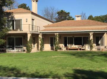 Casa · 756m² · 8 Dormitorios · Espectacular Casa de 5 Dorm. en El Tortugas Country Club!