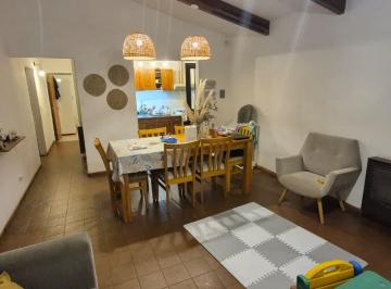 Living Comedor · Casa en Venta de 3 Dorm con Amplio Parque y Cochera Cubierta en Parque Atlantica