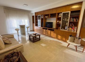 Casa · 350m² · 8 Ambientes · 2 Cocheras · Casa en Venta 3 Dorm. con Gran Patio en Cofico