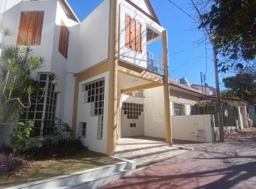 Casa en Venta de 8 ambientes General Paz · Venta - Casa en Bº General Paz – Ideal Vivienda, Consultorios o Clínica