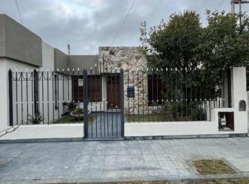 Casa · 250m² · 4 Ambientes · 1 Cochera · Casa - Rio Cuarto