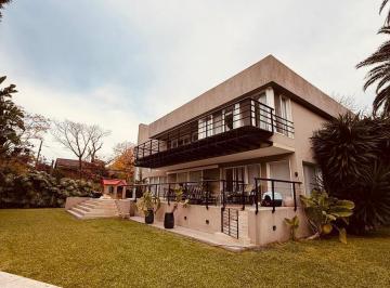Casa · 500m² · 8 Ambientes · 2 Cocheras · Casa en Venta de 3/4 Dorm. en Martinez. - Vias/libert. San Isidro