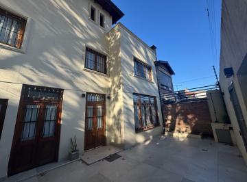 Casa · 182m² · 5 Ambientes · 1 Cochera · Venta de 2 Casas Independientes en Único Lote - Apto Subdivisión y Crédito