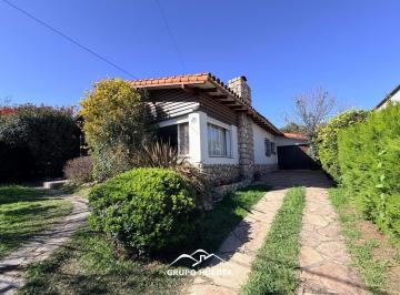 Casa · 180m² · 10 Ambientes · 1 Cochera · Casa en Oportunidad en La Falda