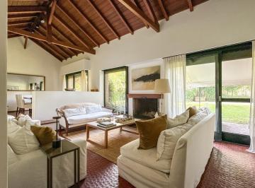 Casa · 276m² · 5 Ambientes · 3 Cocheras · Casa en Alquiler La Horqueta