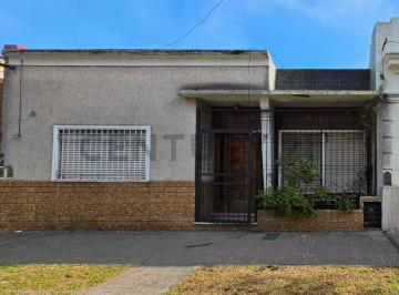 Casa · 100m² · 3 Ambientes · Casa en Venta en Wilde 3ambientes con Patio