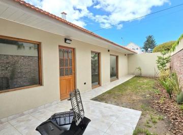 Casa · 121m² · 3 Ambientes · 1 Cochera · Casa - Chalet en Venta