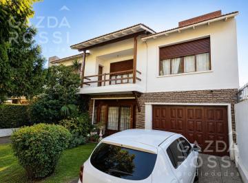 Casa · 295m² · 9 Ambientes · 2 Cocheras · Casa en Adrogue