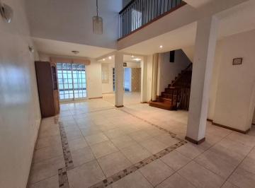 Casa · 250m² · 5 Ambientes · 2 Cocheras · Casa en Alquiler Jujuy 1500 Rosario Centro