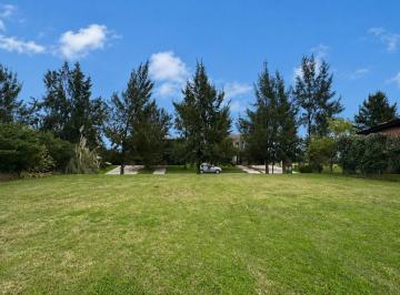 Terreno · 850m² · Venta Lote 850 m² con Laguna en Barrio Naudir