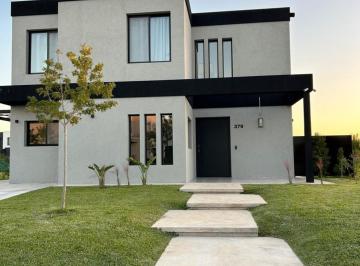 Casa · 259m² · 8 Ambientes · 3 Cocheras · Casa en Alquiler Amueblada en Carpinchos, Nordelta