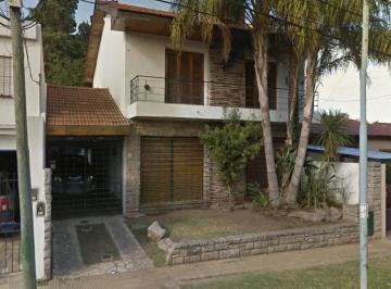 Casa · 180m² · 5 Ambientes · 1 Cochera · Casa - Moron