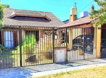 Casa · 130m² · 5 Ambientes · 1 Cochera · Venta Casa 5 Ambientes Ituzaingo Pileta y Cochera