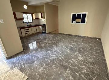 Casa de 4 ambientes, Lomas de Zamora · Hermosa Casa en Temperley – Gran Lote de 10x40 – 3 Dorm. y Gran Fondo