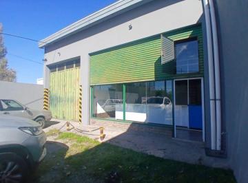 Local comercial de 1 ambiente, La Plata · Local Comercial en Alquiler Sobre Av 7 – Amplio Frente y Espacio Para Estacionamiento