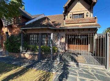 Casa · 216m² · 4 Ambientes · 1 Cochera · Venta Casa 4 Amb. C/parque Pileta - Coch Ituzaingo