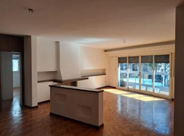 Amplio living comedor sobre Virrey del Pino · Departamento en Venta Belgrano