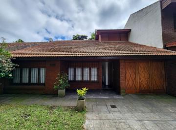 Casa · 160m² · 4 Ambientes · 1 Cochera · Alquiler Casa Parque Luro con Amplio Jardin