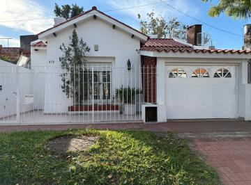 Casa · 110m² · 3 Ambientes · Casa 3 Dorm. y Cochera Alberdi