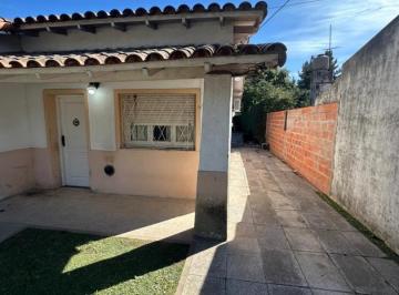 Casa · 80m² · 3 Ambientes · 3 Cocheras · Casa 3 Ambientes en Venta