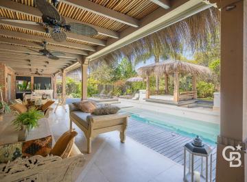 Casa · 364m² · 5 Ambientes · 2 Cocheras · Casa en Venta - 3 Dorm. - Mayling Cc