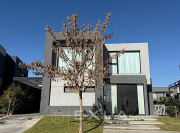 Casa · 262m² · 5 Ambientes · 1 Cochera · Casa en Venta en Carpinchos, Nordelta, Tigre