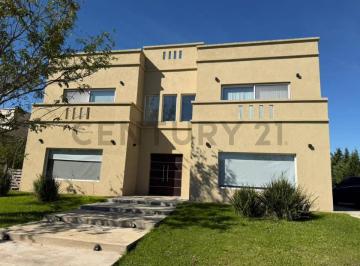 Casa · 291m² · 5 Ambientes · 6 Cocheras · Venta de Casa Barrio Santa Rita - San Vicente - Canning