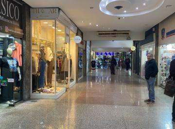 Local comercial , Caballito · Hermoso Local en Galería Paris