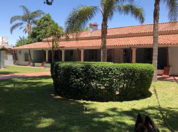 Casa · 2146m² · 8 Ambientes · 6 Cocheras · Casona Colonial en Colonia Caroya, Amplio Terreno!