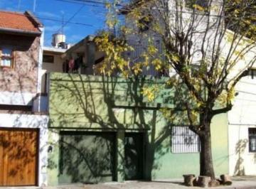 Casa · 116m² · 4 Ambientes · 1 Cochera · Casa Lote Propio en Saavedra. Ideal Inversión