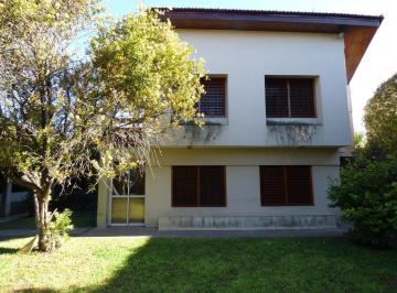 Casa · 245m² · 5 Ambientes · 1 Cochera · Casa en Venta en Gonnet