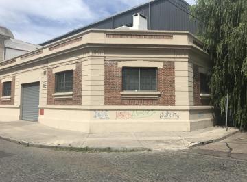 Oficina comercial · 2090m² · Importante Edificio en Venta en Parque Patricios - Dacal Bienes Raíces