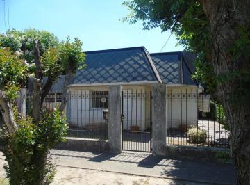 Casa · 90m² · 4 Ambientes · 1 Cochera · Casa en Venta en City Bell